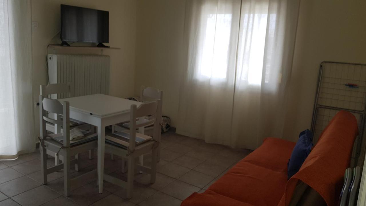 Central Apartments Eretria エクステリア 写真