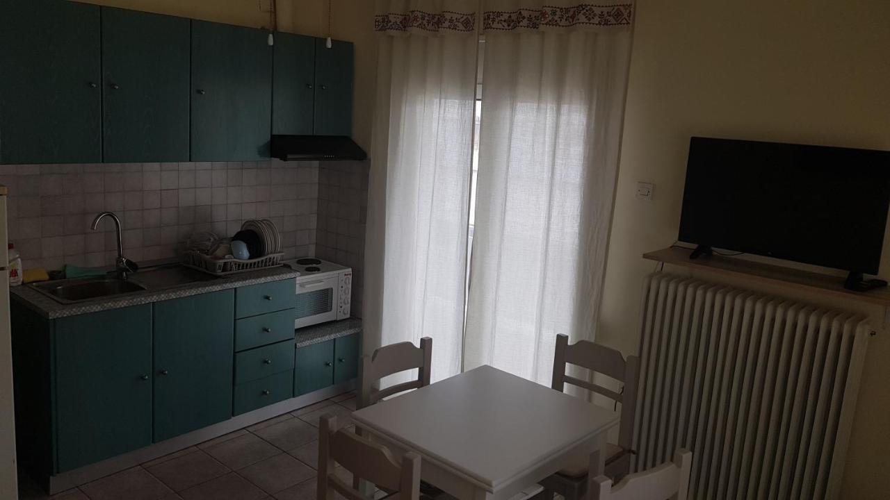 Central Apartments Eretria エクステリア 写真