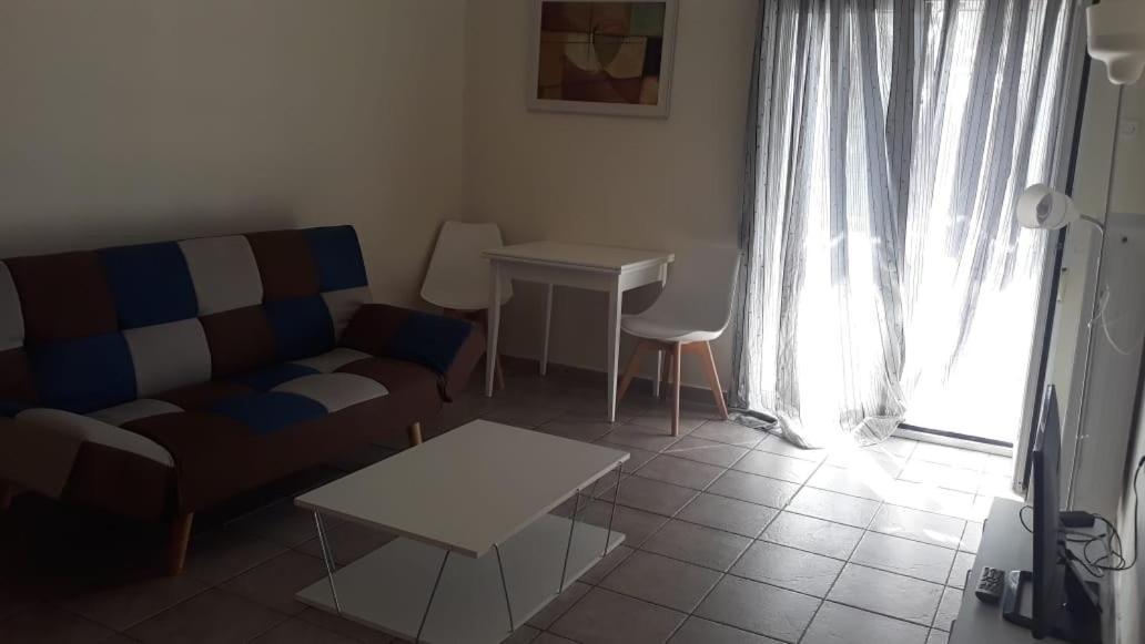 Central Apartments Eretria エクステリア 写真